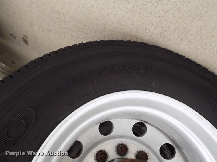 image for item DE0436 2007 Kenworth T600 semi truck