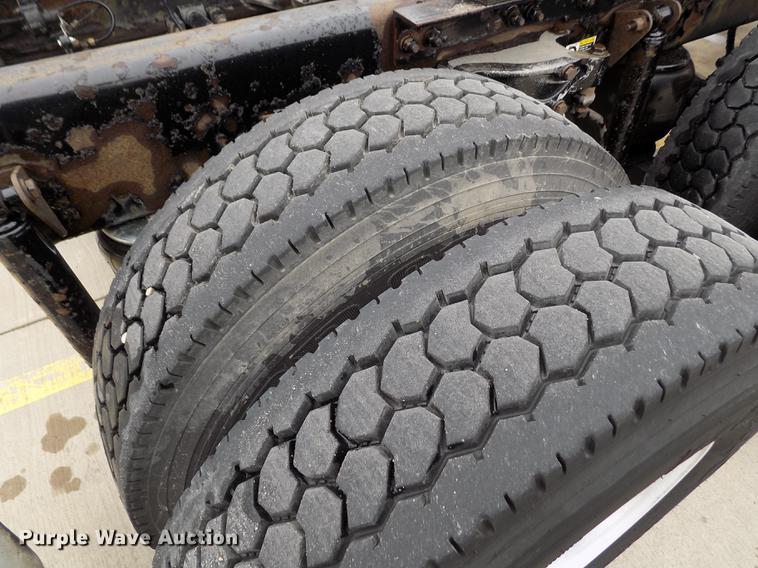 image for item DE0436 2007 Kenworth T600 semi truck