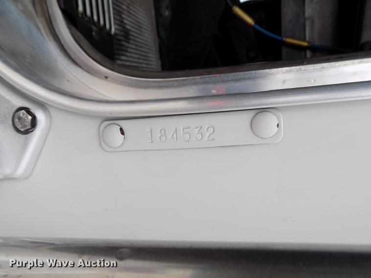 image for item DE0436 2007 Kenworth T600 semi truck