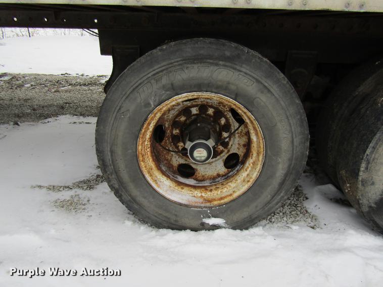 image for item DE5975 2007 Wabash dry van trailer