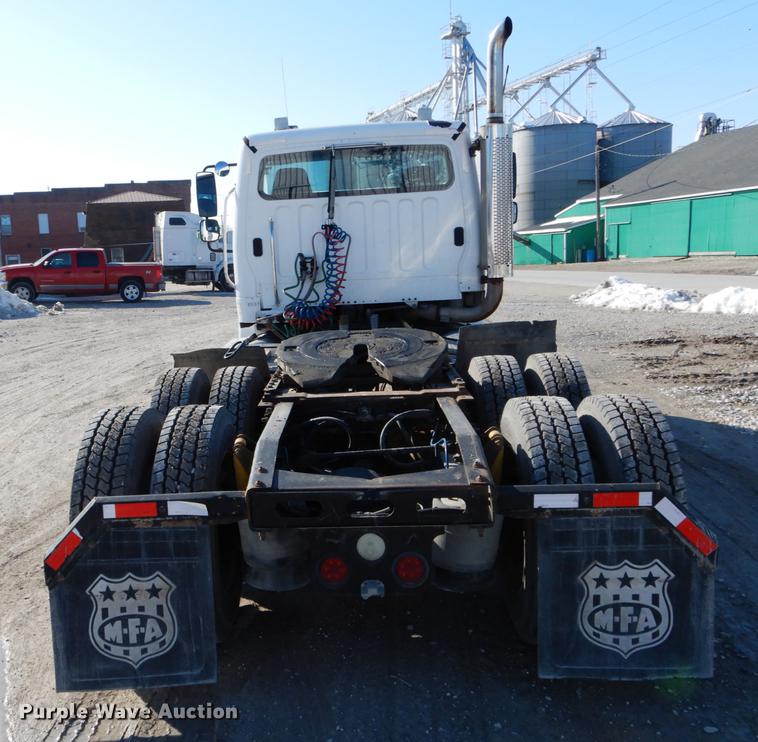 image for item DE6000 2005 Freightliner Business Class M2 semi truck