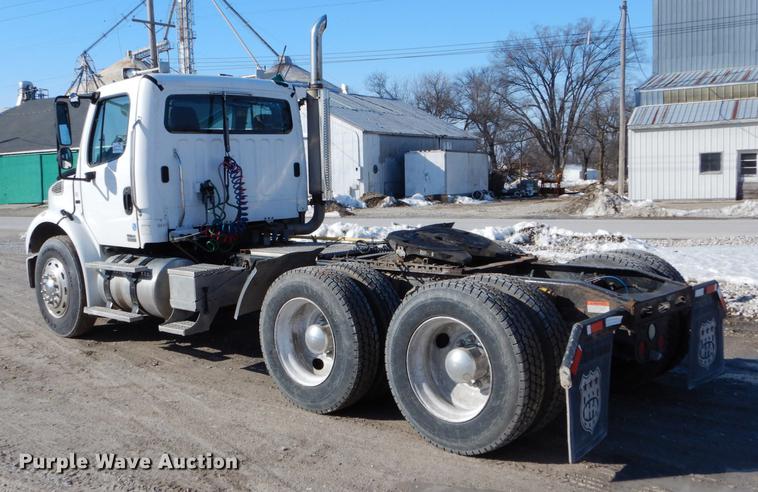 image for item DE6000 2005 Freightliner Business Class M2 semi truck