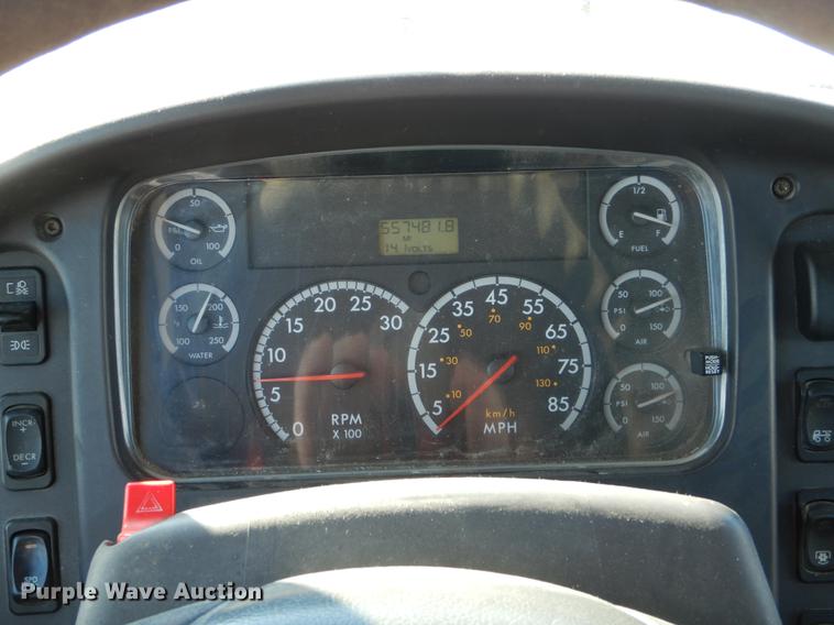 image for item DE6000 2005 Freightliner Business Class M2 semi truck