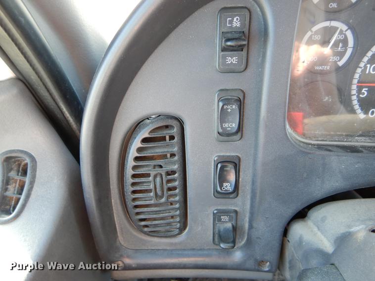 image for item DE6000 2005 Freightliner Business Class M2 semi truck