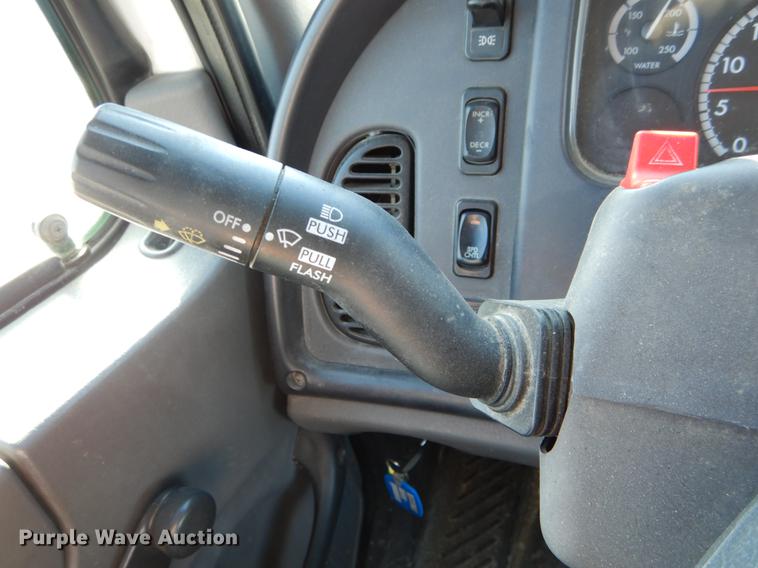 image for item DE6000 2005 Freightliner Business Class M2 semi truck