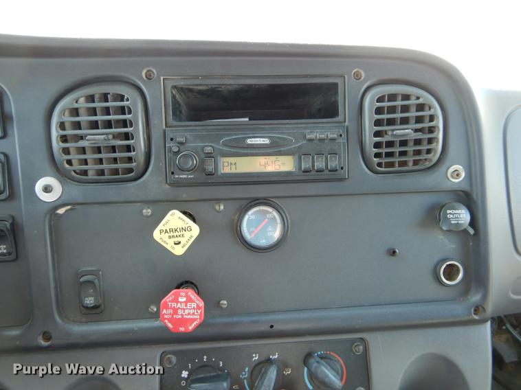 image for item DE6000 2005 Freightliner Business Class M2 semi truck