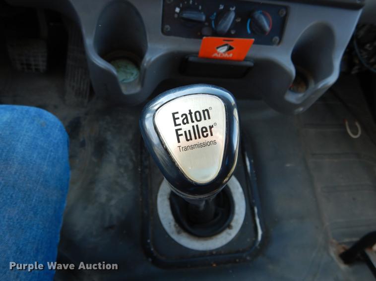 image for item DE6000 2005 Freightliner Business Class M2 semi truck