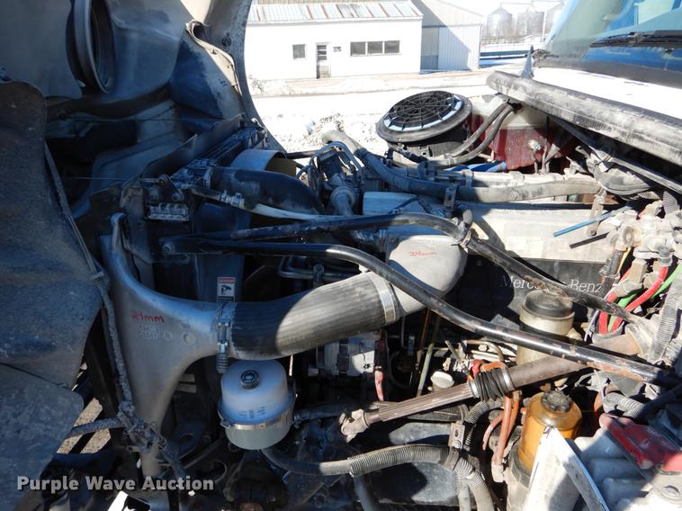 image for item DE6000 2005 Freightliner Business Class M2 semi truck