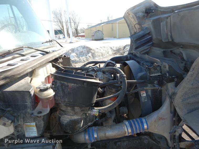 image for item DE6000 2005 Freightliner Business Class M2 semi truck