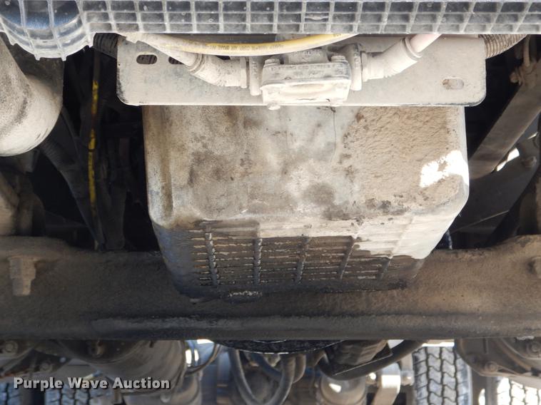 image for item DE6000 2005 Freightliner Business Class M2 semi truck