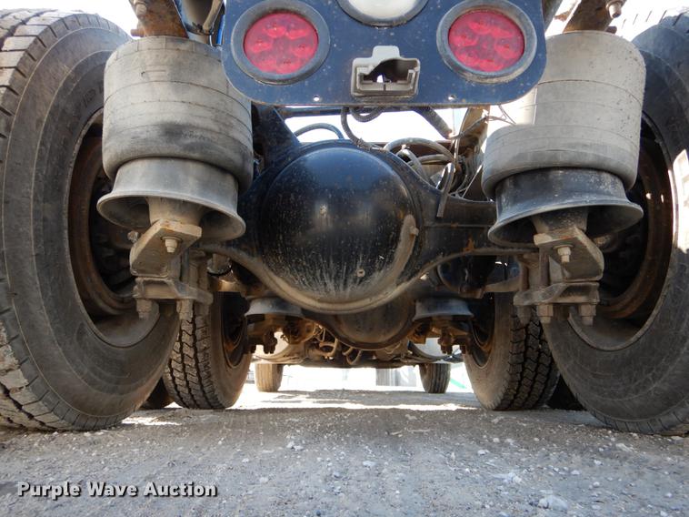 image for item DE6000 2005 Freightliner Business Class M2 semi truck