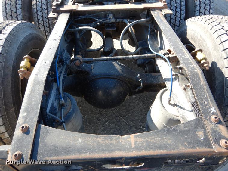 image for item DE6000 2005 Freightliner Business Class M2 semi truck