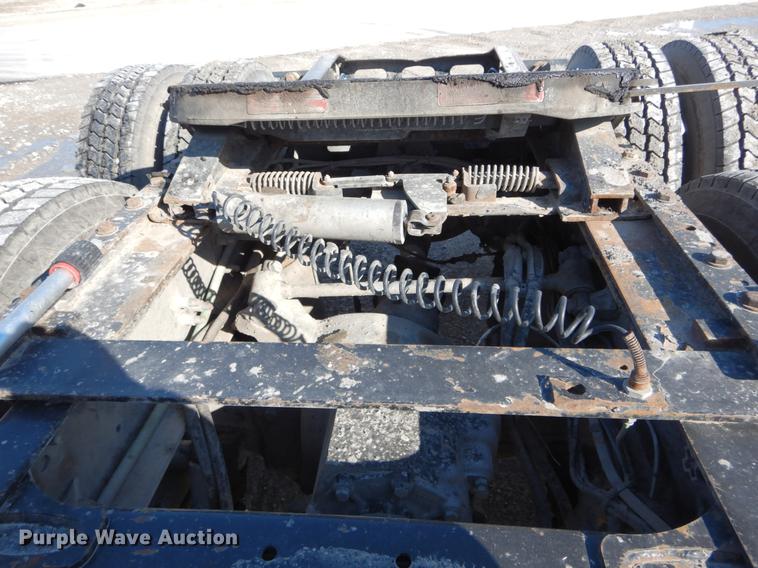 image for item DE6000 2005 Freightliner Business Class M2 semi truck