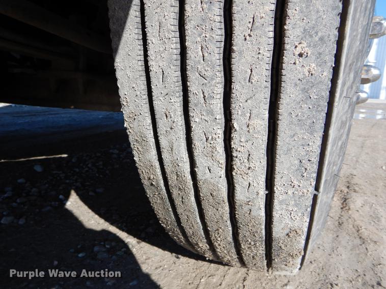 image for item DE6000 2005 Freightliner Business Class M2 semi truck