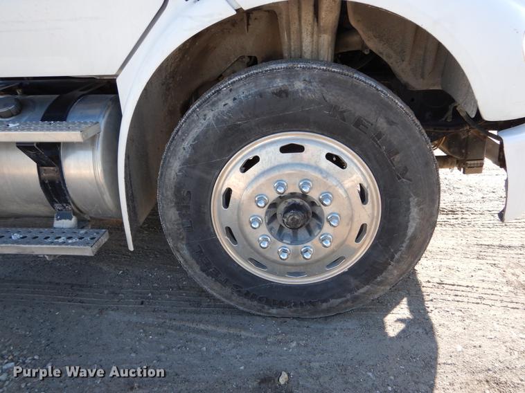 image for item DE6000 2005 Freightliner Business Class M2 semi truck