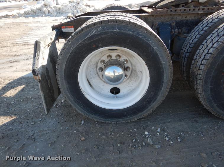 image for item DE6000 2005 Freightliner Business Class M2 semi truck