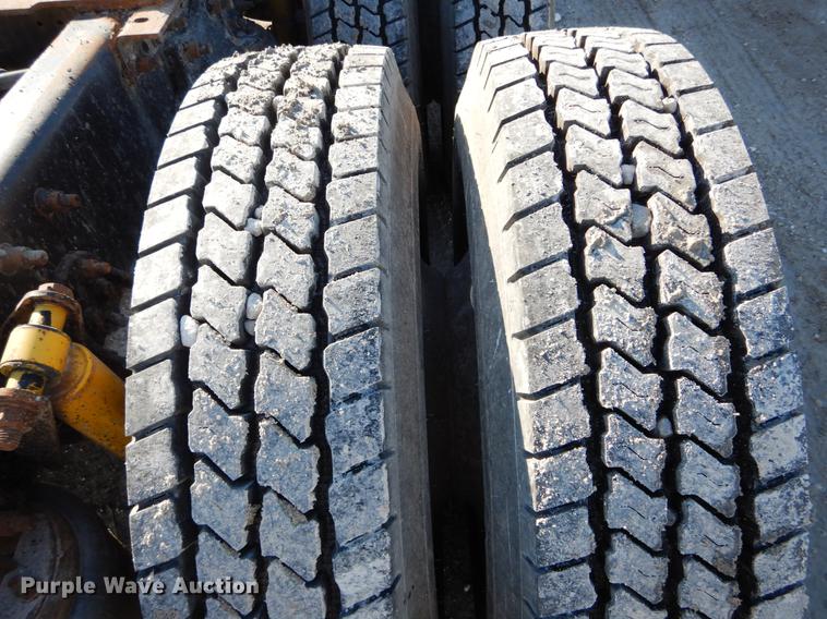 image for item DE6000 2005 Freightliner Business Class M2 semi truck