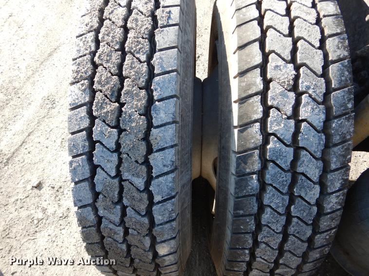 image for item DE6000 2005 Freightliner Business Class M2 semi truck