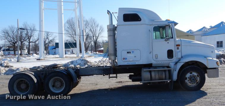 image for item DE6001 1998 International 9200 semi truck