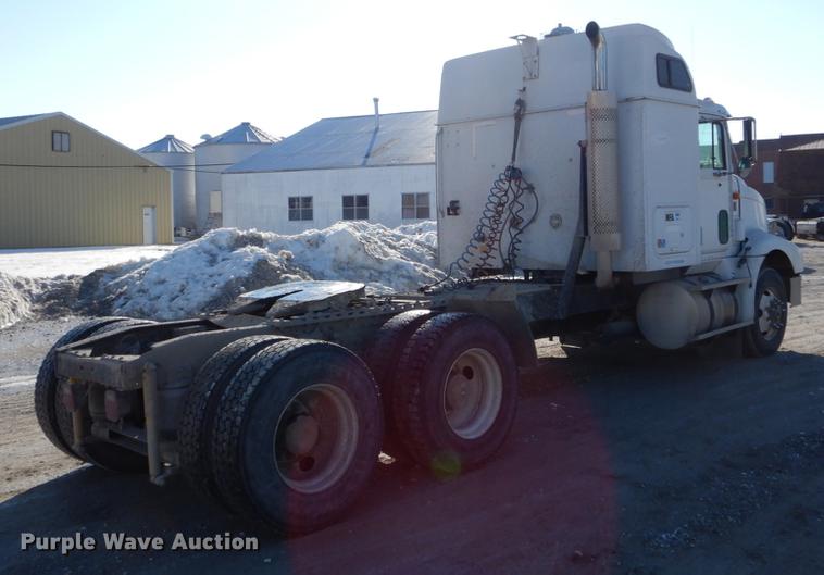 image for item DE6001 1998 International 9200 semi truck