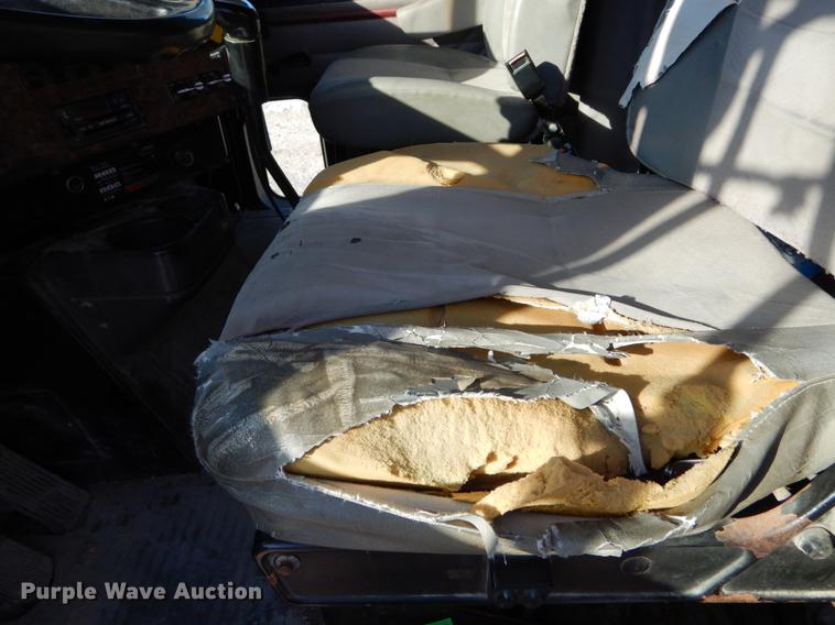 image for item DE6001 1998 International 9200 semi truck