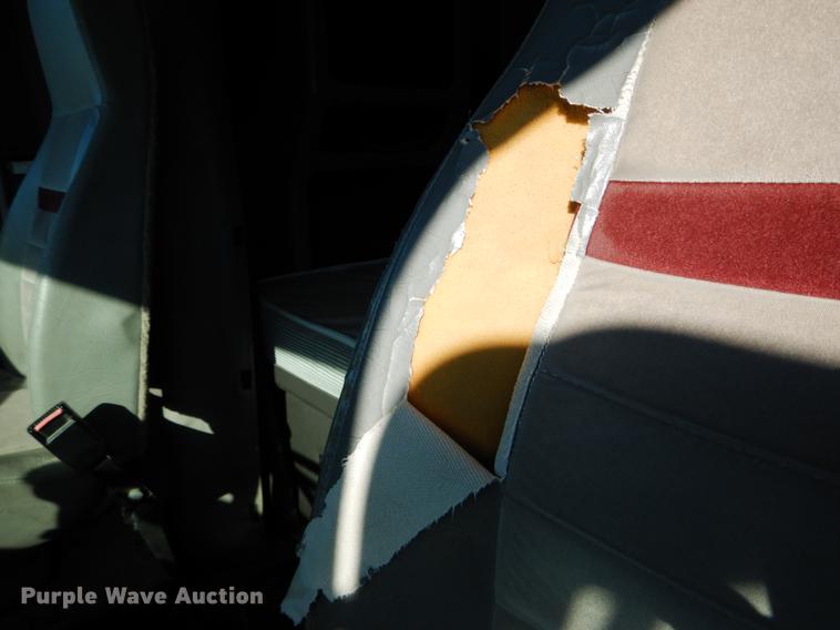 image for item DE6001 1998 International 9200 semi truck