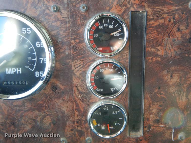 image for item DE6001 1998 International 9200 semi truck