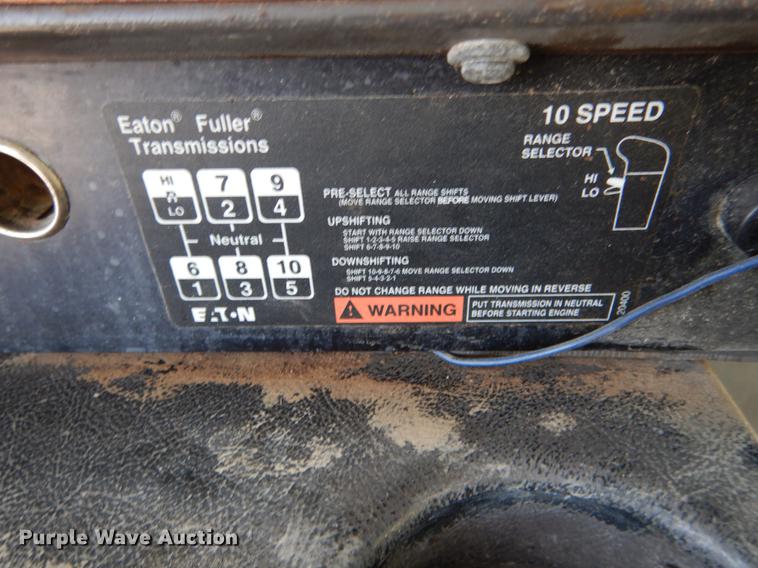 image for item DE6001 1998 International 9200 semi truck