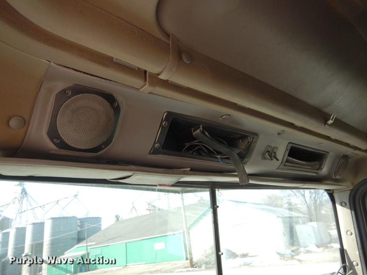 image for item DE6001 1998 International 9200 semi truck