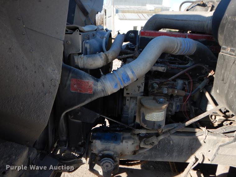 image for item DE6001 1998 International 9200 semi truck