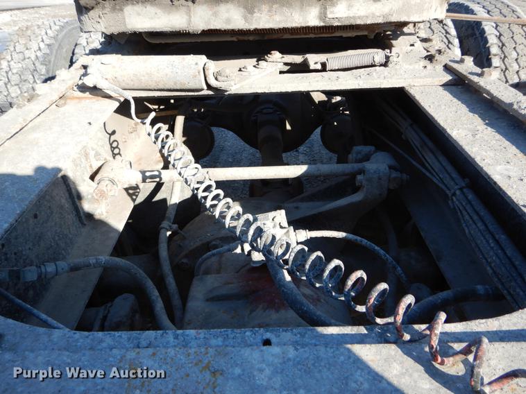 image for item DE6001 1998 International 9200 semi truck