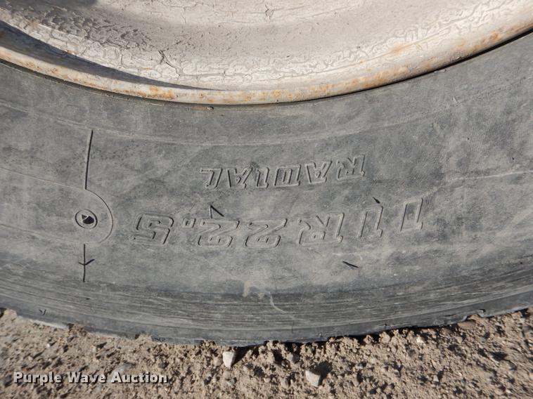 image for item DE6001 1998 International 9200 semi truck