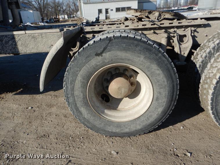 image for item DE6001 1998 International 9200 semi truck