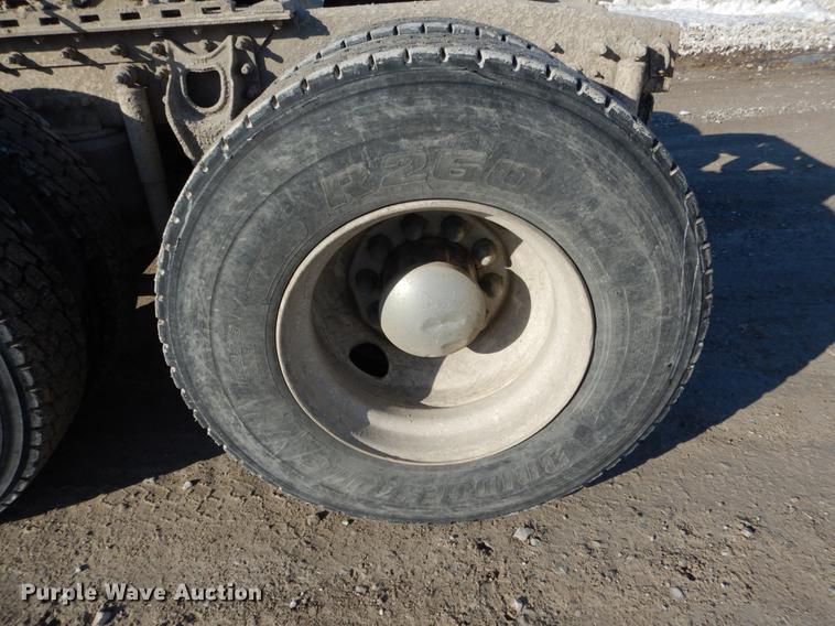 image for item DE6001 1998 International 9200 semi truck