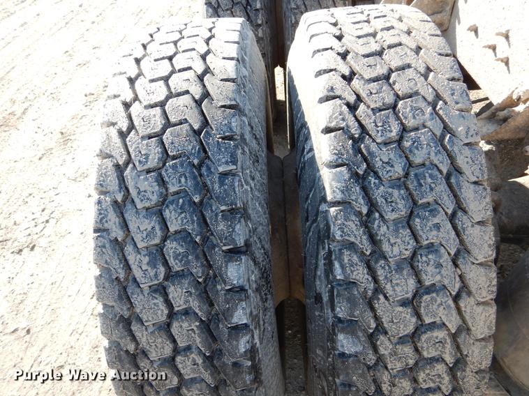 image for item DE6001 1998 International 9200 semi truck