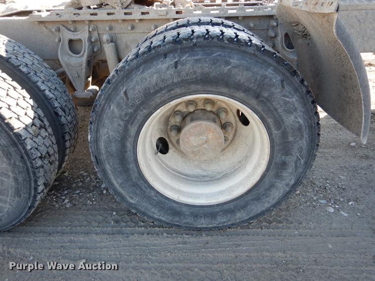 image for item DE6001 1998 International 9200 semi truck