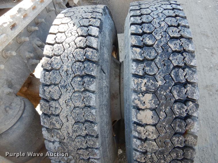 image for item DE6001 1998 International 9200 semi truck