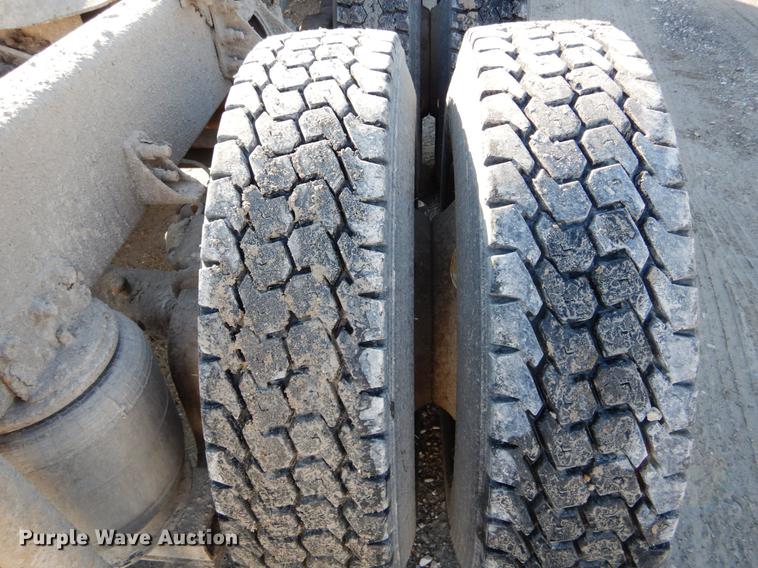 image for item DE6001 1998 International 9200 semi truck