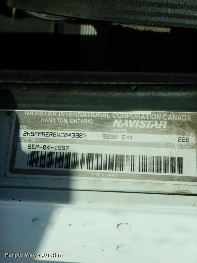 image for item DE6001 1998 International 9200 semi truck