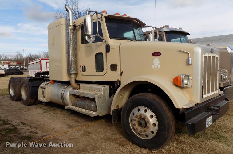 image for item DG3329 2013 Peterbilt 367 semi truck