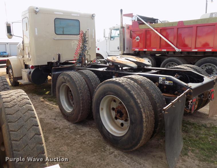 image for item DG3329 2013 Peterbilt 367 semi truck