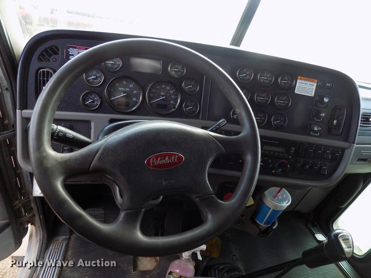 image for item DG3329 2013 Peterbilt 367 semi truck