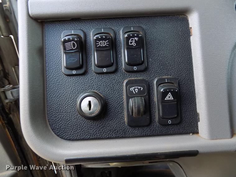 image for item DG3329 2013 Peterbilt 367 semi truck