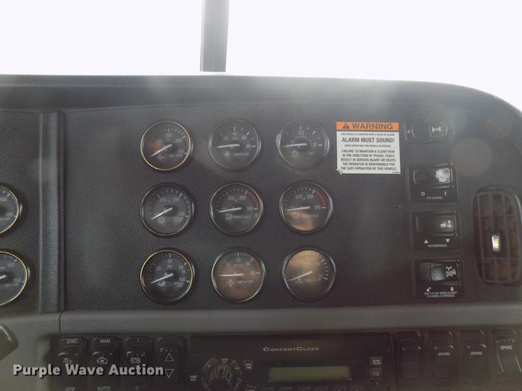 image for item DG3329 2013 Peterbilt 367 semi truck