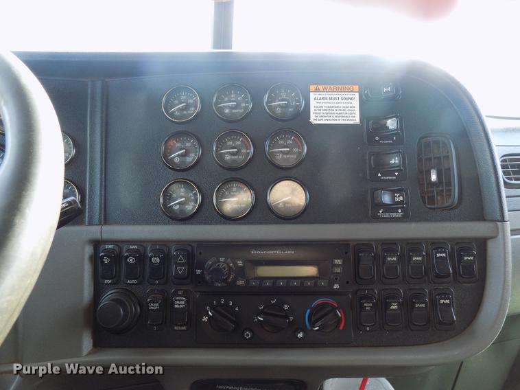 image for item DG3329 2013 Peterbilt 367 semi truck