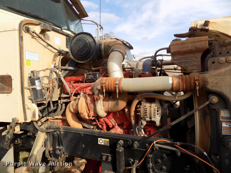 image for item DG3329 2013 Peterbilt 367 semi truck