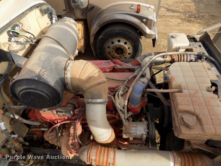 image for item DG3329 2013 Peterbilt 367 semi truck