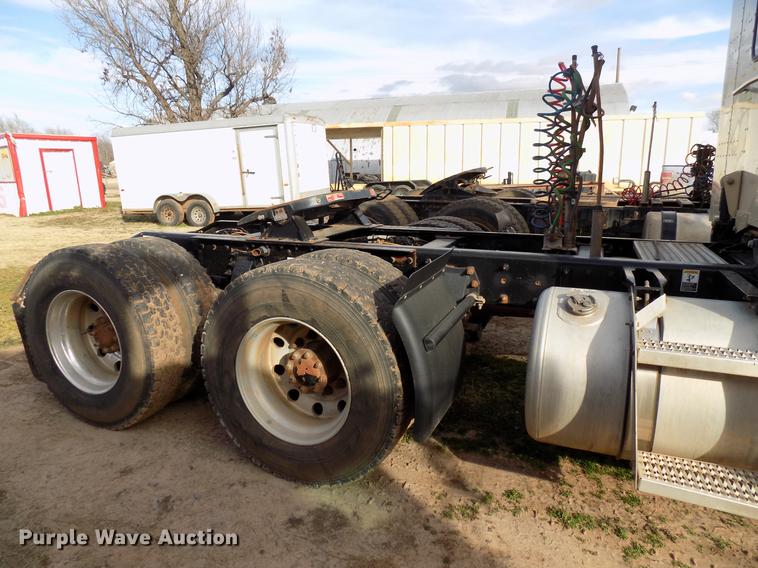 image for item DG3329 2013 Peterbilt 367 semi truck