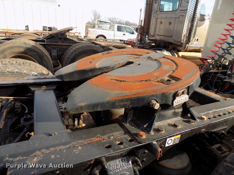 image for item DG3329 2013 Peterbilt 367 semi truck