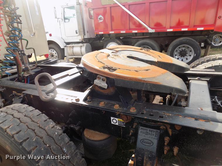 image for item DG3329 2013 Peterbilt 367 semi truck